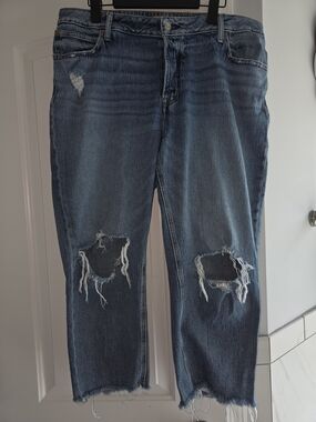Maurices- Women’s Distressed Cropped Blue Jeans-Size 16w